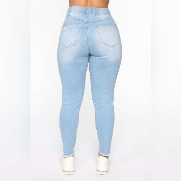19. Somewhat The Same Jogger Jeans - Light Blue Wash XL - Picture 4 of 6